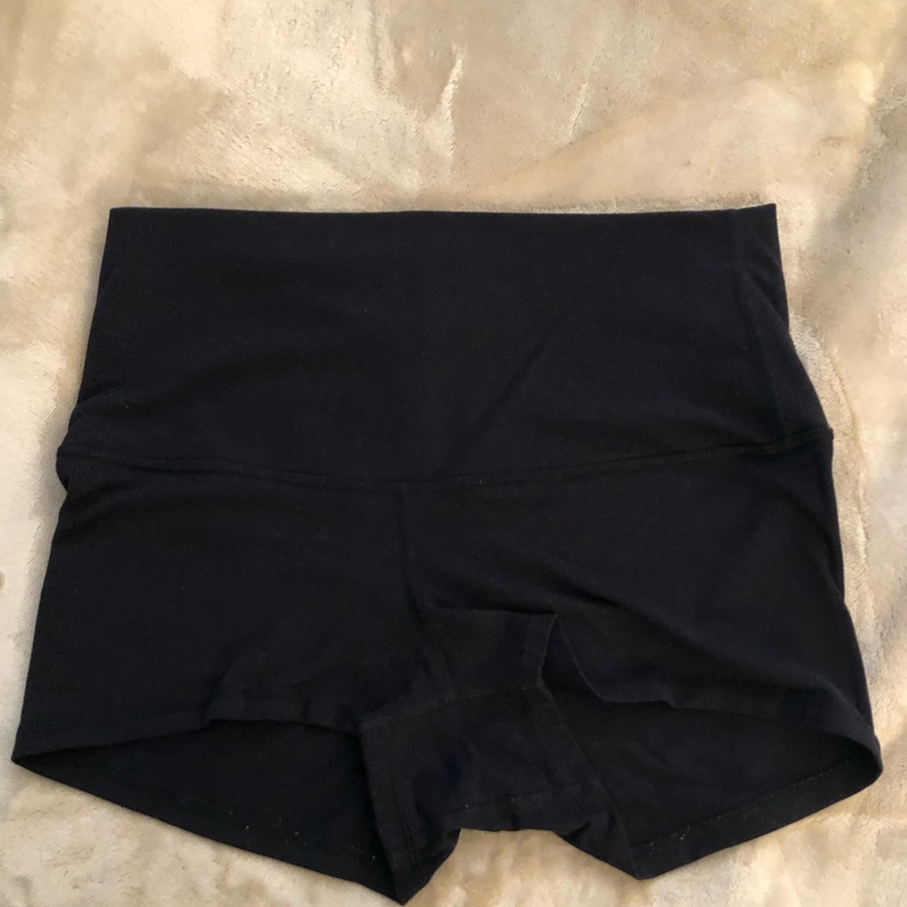 High waisted lululemon booty shorts